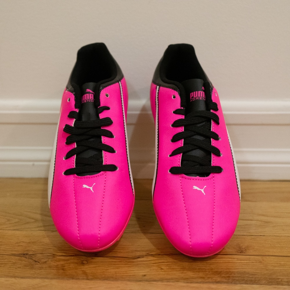 Puma Hot Pink Soccer Cleats / Size 6.5